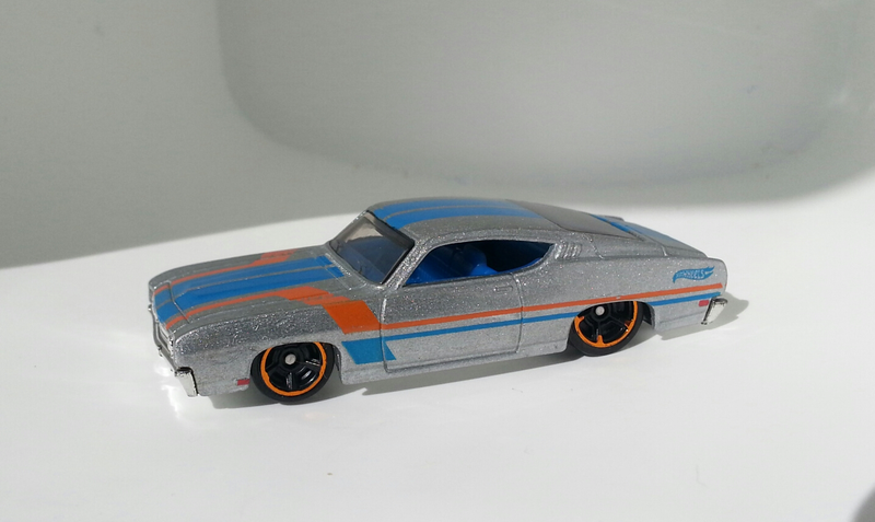 Illustration for article titled Detergent Lightbox Muscle Cars!